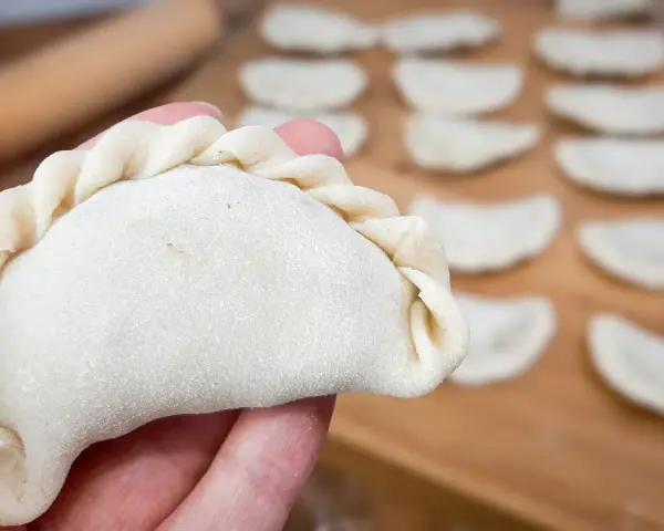 Jak lepić pierogi z warkoczem? Praktyczny przewodnik krok po kroku