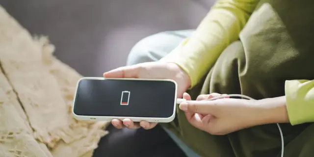Twój iPhone rozładowuje się szybko? Przedłuż życie baterii!