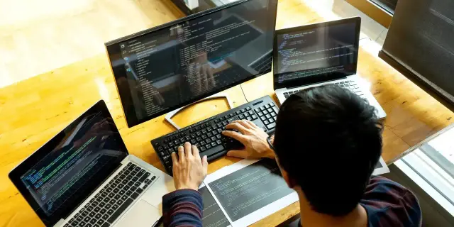 Laptop jako monitor: Poradnik krok po kroku. Bez opóźnień!