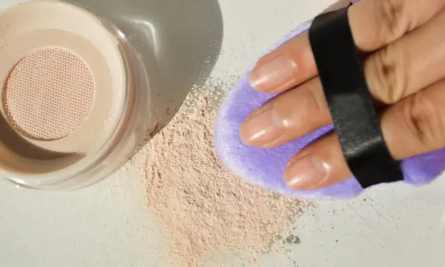 Paese Illuminating Covering Powder: Krycie + Blask. Czy warto?