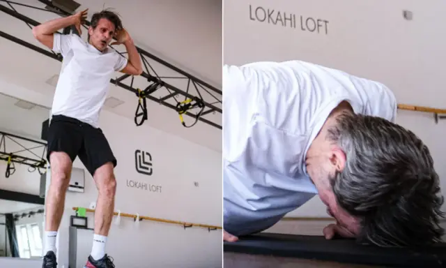 Mężczyzna wykonuje burpee, ćwiczenie znane z intensywności. Widać go w dwóch fazach: w powietrzu i w pozycji deski.