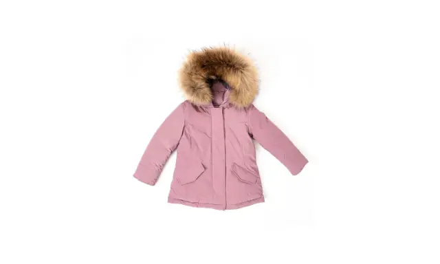Giacca rosa con cappuccio bordato di pelliccia, perfetta per il tuo woolrich neonato.