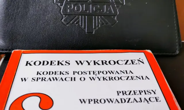 Postępowanie o wykroczenia: Policja, mandat, sąd Twój przewodnik