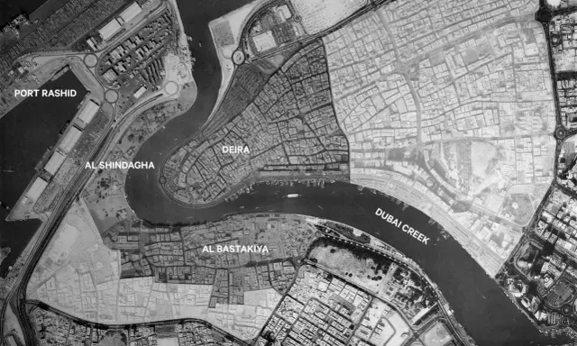 Luftaufnahme von Dubai vor 100 Jahren: Deira, Al Bastakiya, Al Shindagha und Port Rashid am Dubai Creek.