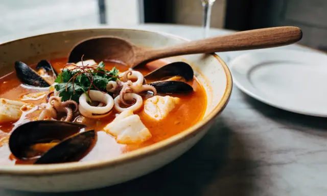 Soupe de poisson maison : le secret des chefs pour une saveur unique