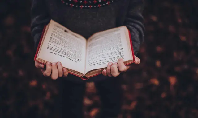 Czytanie książek: Jak literatura zmienia mózg i ratuje duszę?