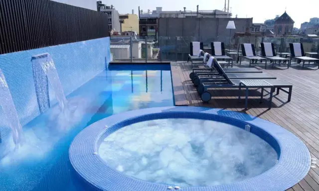 Axel Hotel Berlin: Inklusiver Gay-Hotspot mit Rooftop-Bar & Spa