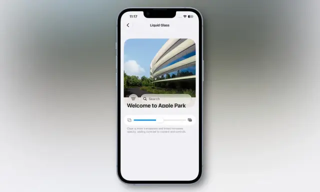 Na ekranie iPhone'a widzimy interfejs aplikacji "Liquid Glass" z widokiem na Apple Park. To przykład, jak można tworzyć prezentacje, np. na keynote.