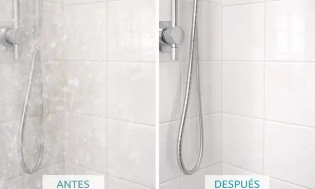 Comparativa de azulejos de baño: antes con cal incrustada y después, limpios y brillantes. Aprende como quitar la cal de los azulejos del baño.