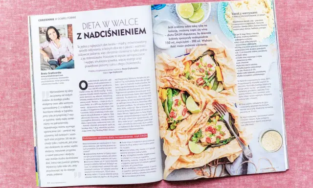 Łosoś z warzywami, danie zgodne z dietą DASH, to zdrowa i smaczna propozycja na obiad.
