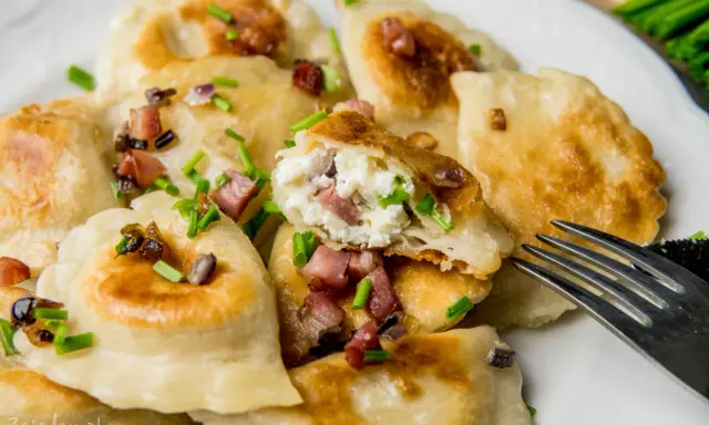 Pierogi z bryndzą: Przepis na idealne, bez błędów. Smak Podhala!