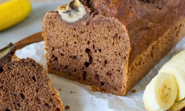 Saftiges Bananenbrot mit Schokostückchen, ein köstliches Bananenbrot Rezept für Genießer.