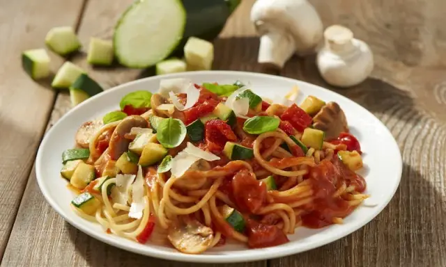 Jak zrobić idealne spaghetti bolognese z warzywami? Pełny przepis!