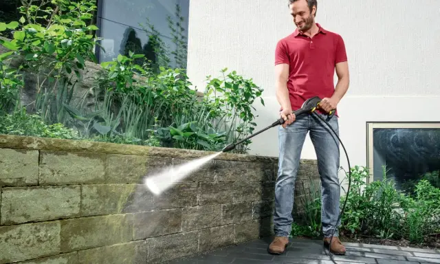 Jaki olej do myjki ciśnieniowej? Wybierz dobrze i oszczędź na naprawach!