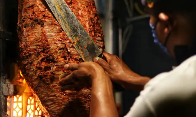Kebab kraftowy: Co to znaczy? Odkryj prawdziwą jakość mięsa