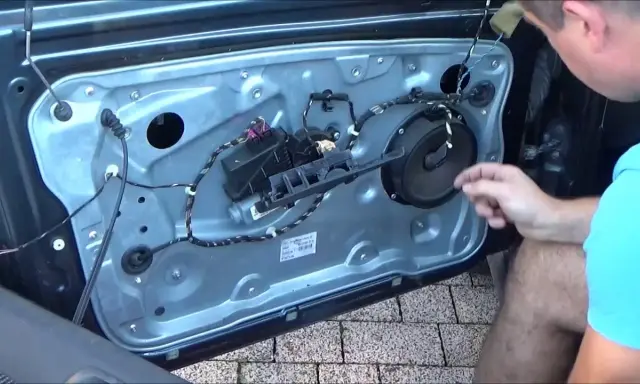 Szyba w Volvo V40 nie działa? Napraw mechanizm: Poradnik i Koszty
