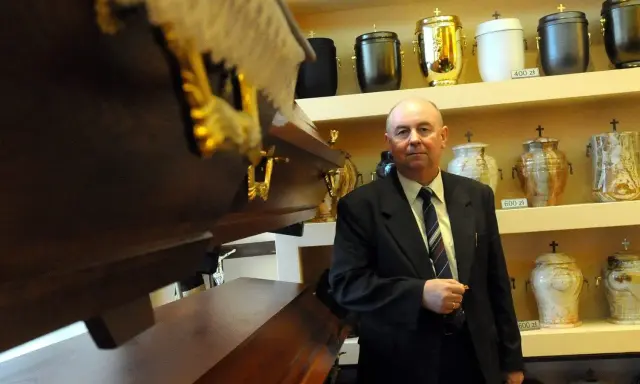 Ile kosztuje pogrzeb z kremacją? ZUS 7000 zł - czy to wystarczy?