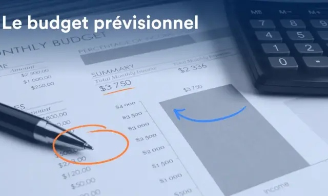 Un stylo sur un budget prévisionnel, avec une calculatrice. Le budget est en cours de construction, avec des chiffres et un graphique.