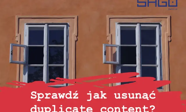 Dwa okna, jedno uchylone, na pomarańczowej ścianie. Napis: "Sprawdź jak usunąć duplicate content?".