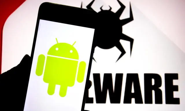 Android-Logo auf einem Smartphone, daneben ein stilisiertes Käfer-Symbol und das Wort "MALWARE".