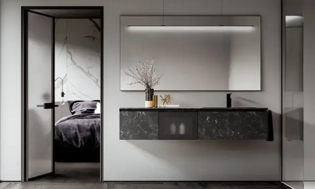 Arredamento moderno per un bagno cieco: mobile sospeso in marmo nero, specchio con illuminazione integrata e porta scorrevole che rivela una camera da letto elegante.