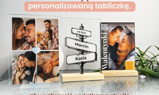 Personalizowane tabliczki ze zdjęciami par i imionami, jako inspiracja na Walentynki.