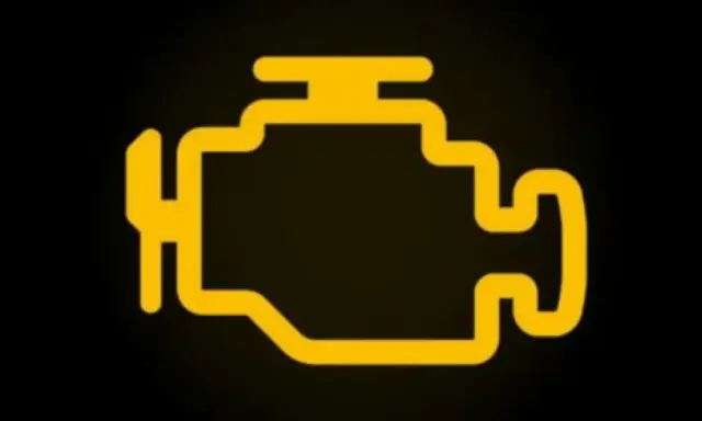 Luz naranja de motor en el coche. Indica un problema que necesita atención.