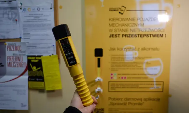 Odmowa alkomatu w pracy? Poznaj prawa i uniknij zwolnienia!