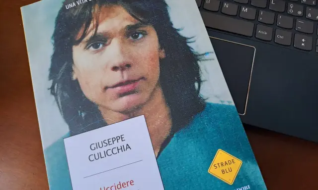 Copertina del libro "Uccidere un fascista" di Giuseppe Culicchia, che narra la storia di Sergio Ramelli.