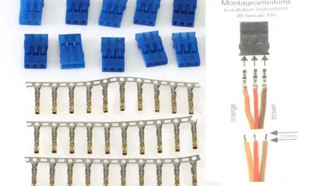 Blaue Stecker und Anschlussklemmen für Servokabel. Montageanleitung zeigt JR female Pin mit orangefarbenen und braunen Kabeln.