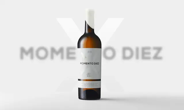 Botella de vino blanco "Momento Diez", edición limitada, Gran Vino de Rueda. Podría ser el mejor vino blanco de España, un homenaje a la pasión por el Verdejo.