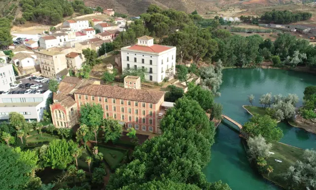 Guía Termas Pallarés: Hoteles, lago y bienestar. ¿Listo para el relax?