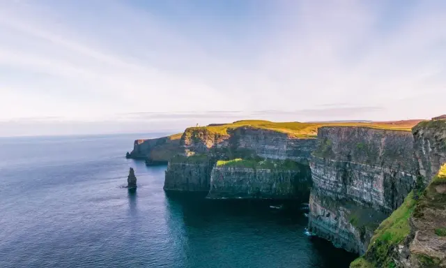 Scogliere di Moher, un must per chi cerca cosa vedere in Irlanda partendo da Dublino. Maestose scogliere a picco sull'Atlantico.