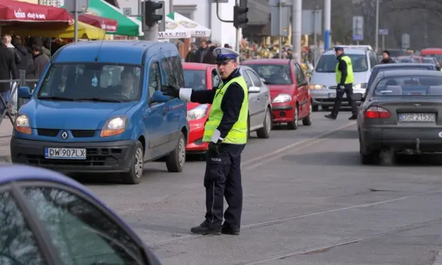 Cmentarz Osobowicki Wrocław: Jak dojechać bez stresu? MPK i auto