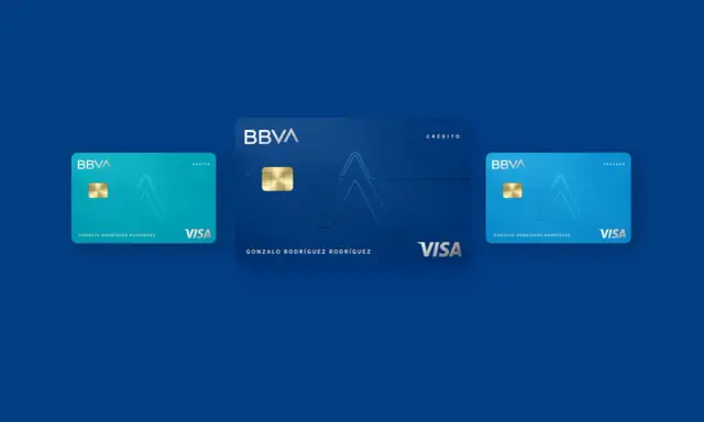 Tres tarjetas virtuales BBVA: débito, crédito y prepago, con el logo de Visa y el nombre del titular.