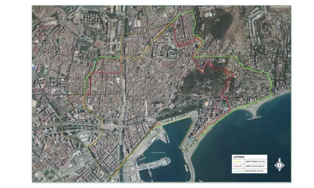 Mapa aéreo de Málaga con contornos de la zona de bajas emisiones. Se distinguen tres ámbitos: PEMUS (amarillo), Alicia (rojo) y envolvente (verde).