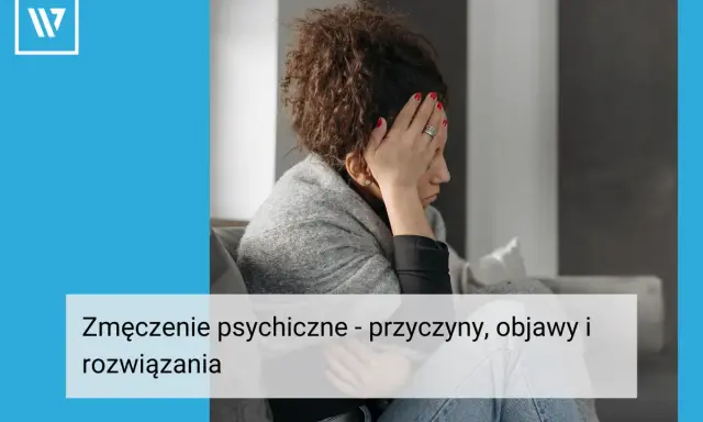 Kobieta z ręką na czole, wyraźnie zmęczona. Tekst: "Zmęczenie psychiczne - przyczyny, objawy i rozwiązania".