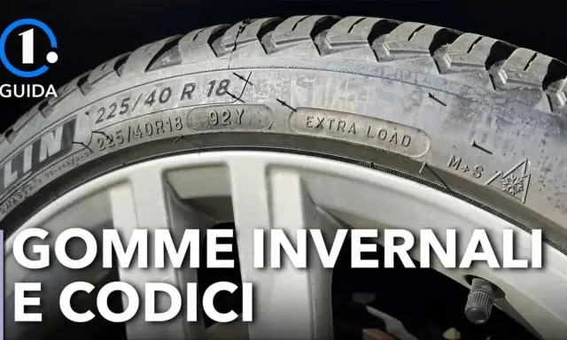 Guida per capire come riconoscere gomme invernali: il simbolo M+S e il fiocco di neve indicano pneumatici adatti.
