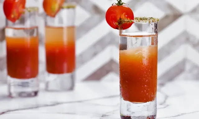 Jak zrobić drink 3 kolory? Przepis na Wściekłego Psa i inne shoty!