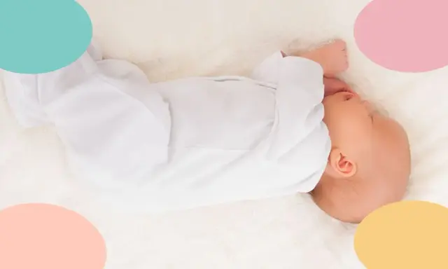 Bebé durmiendo plácidamente. Un momento de paz que marca cuando empiezan a dormir más los bebés.