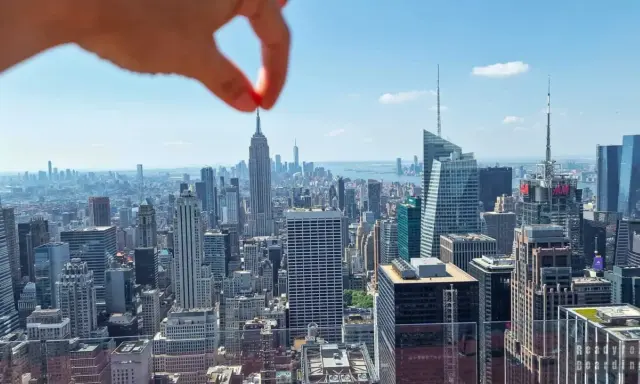 Widok na Manhattan z Empire State Building. To świetne miejsce, by zobaczyć, co zobaczyć w Nowym Jorku.
