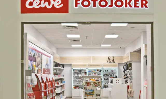 Sklep FOTOJOKER z wywołaniem zdjęć i sprzętem fotograficznym.