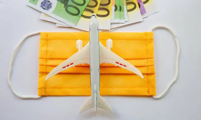 Samolot, maska i euro. Zastanawiasz się, jak odwołać lot Ryanair?