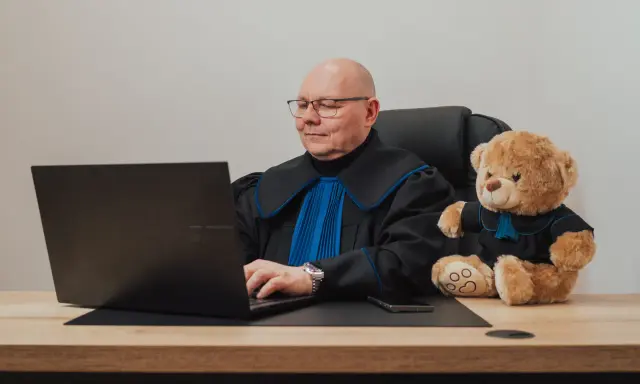Ile kosztuje radca prawny? Cennik, modele i jak nie przepłacić?
