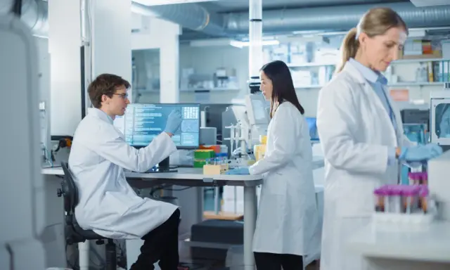 Investigador Médico: ¿Qué hace? ¿Cómo serlo? Salarios en España