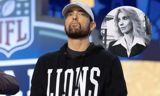 Eminem jako muzyk, w czarnej bluzie z kapturem z napisem "LIONS", obok okrągłego zdjęcia kobiety.