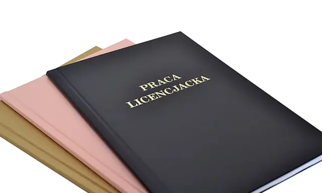 Trzy okładki prac: czarna z napisem "PRACA LICENCJACKA", różowa i złota. Gotowe do uzupełnienia bibliografią.