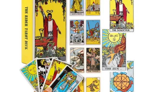 Przepowiednia z kart: Odkryj Tarot i klasyczne talie dla siebie