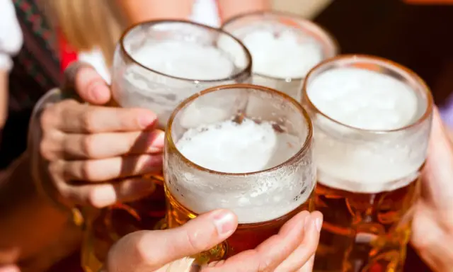 Pijesz piwo codziennie? Sprawdź, co dzieje się z Twoim ciałem