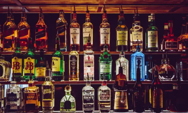 Z czym pić whisky? Odkryj klasyczne i zaskakujące połączenia!